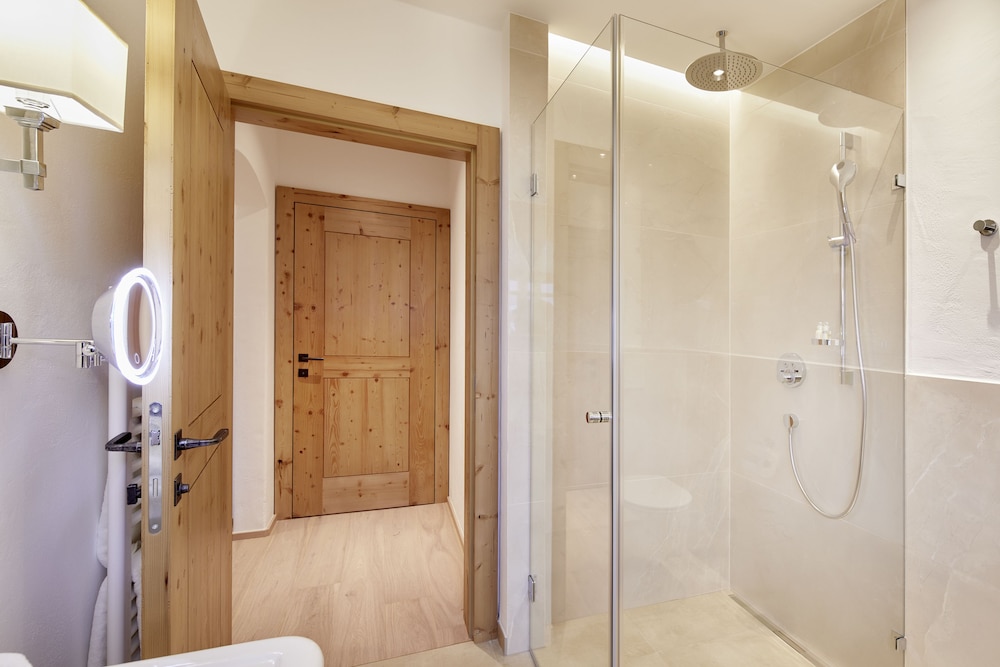 Tennerhof Luxury Chalets 49/50