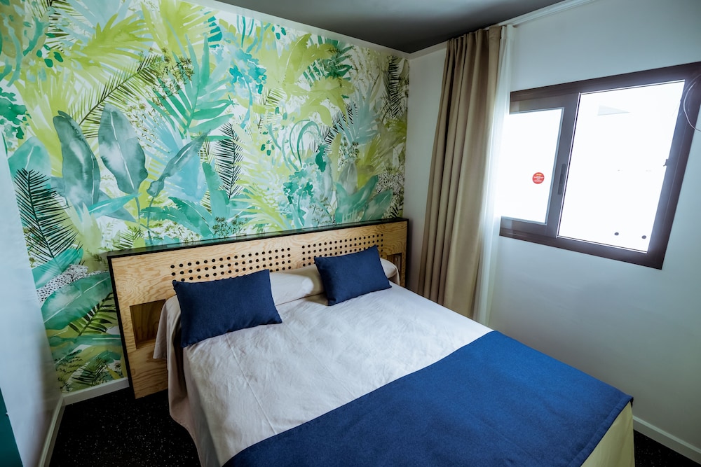 Amistat Island Hostel Ibiza 17/100