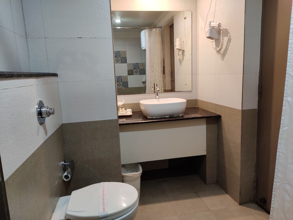 Hotel Pushpak 70/74