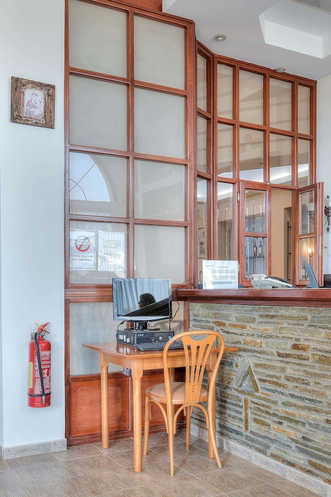 Acrotel Lily Ann Village 9/50