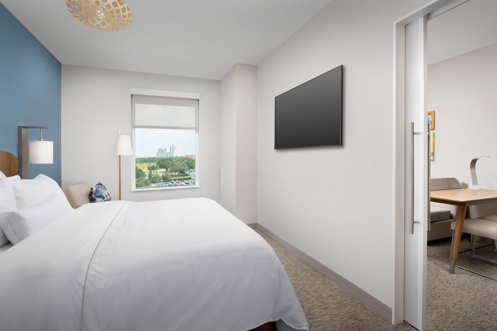 Suite, King Bed