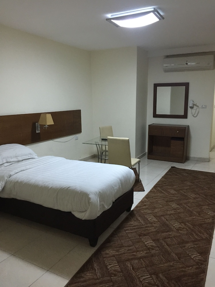 ZAINA PLAZA HOTEL 8/53