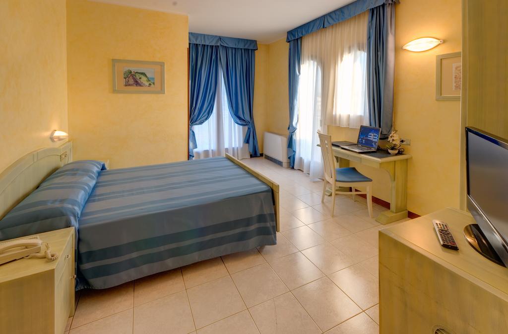 Business, Double Bed