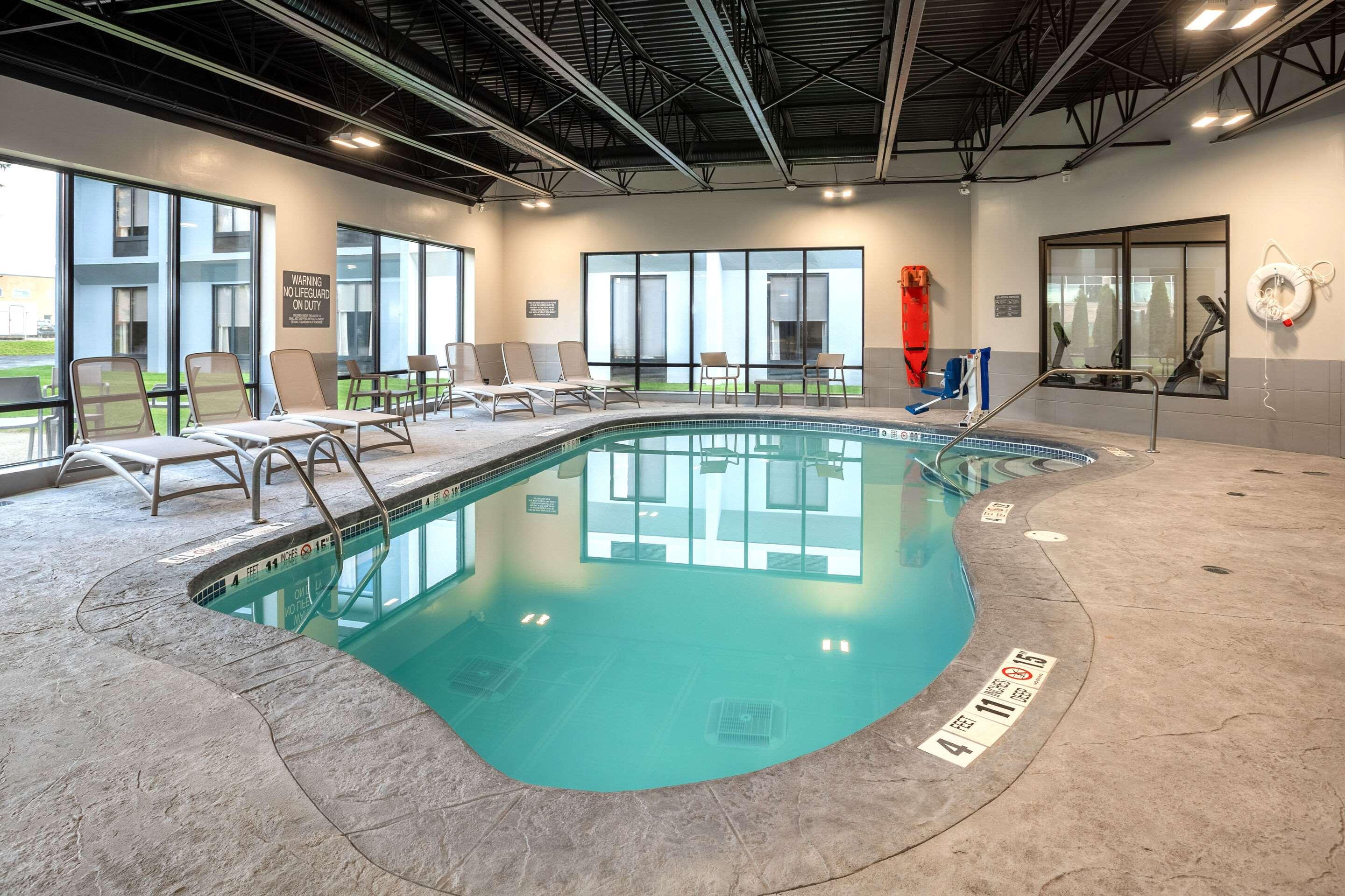 Comfort Inn & Suites Buffalo Airport 29/55