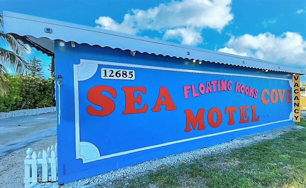 Floating Sea Cove Resort Marina 2/60