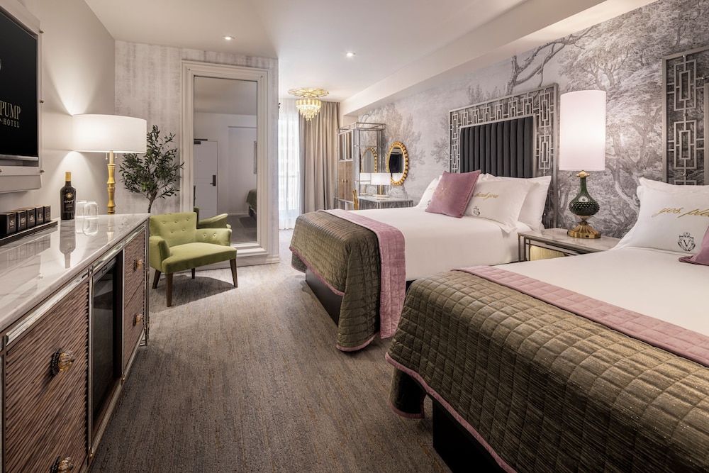 Vanderpum, 2 Queen Beds