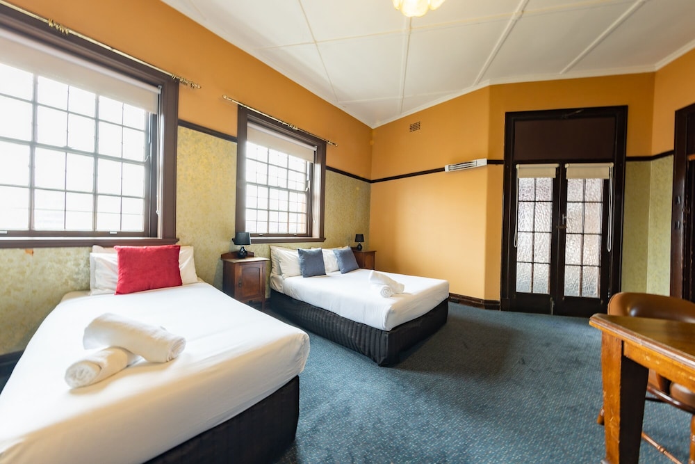 Strathfield Hotel 21/32