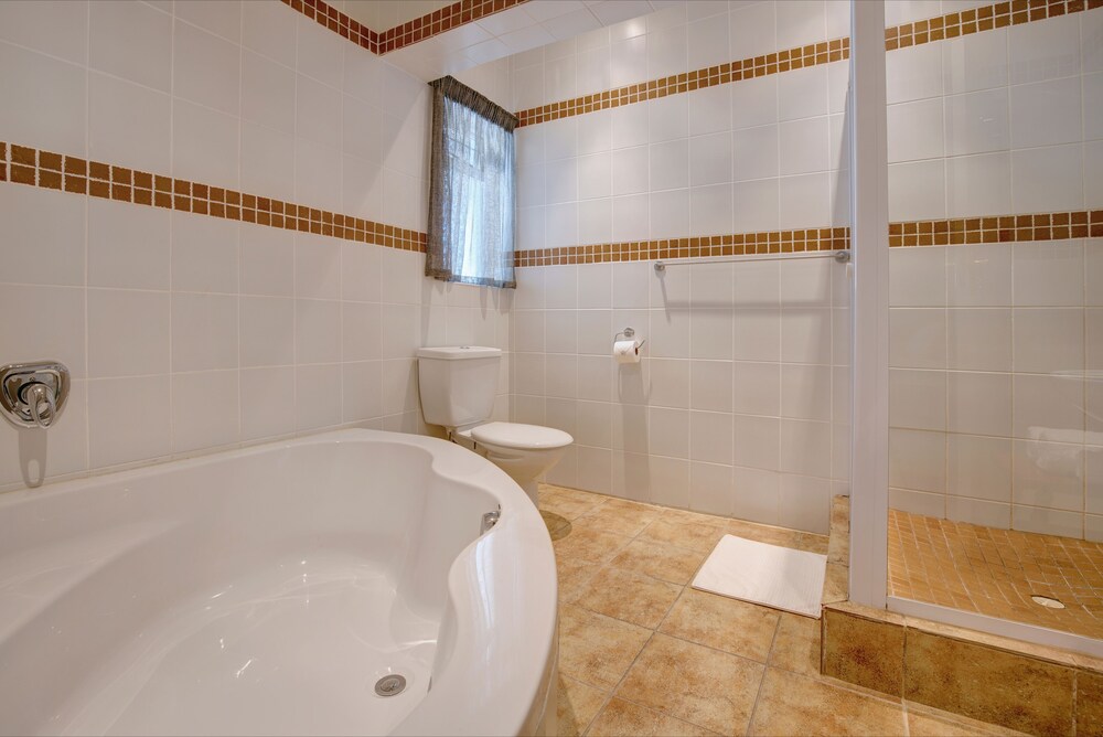 Amour Guest House 50/50