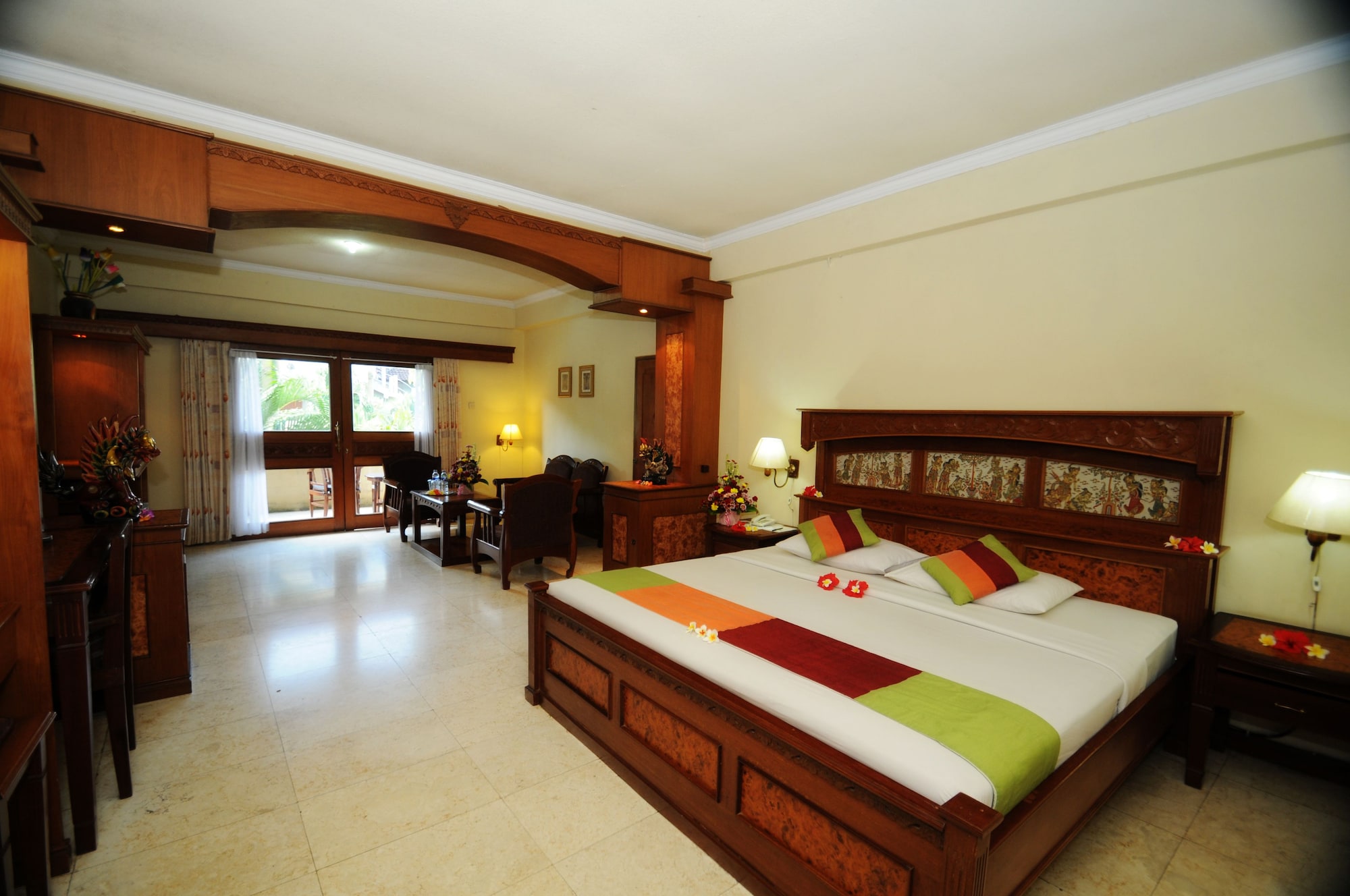 DELUXE, DOUBLE OR TWIN BED