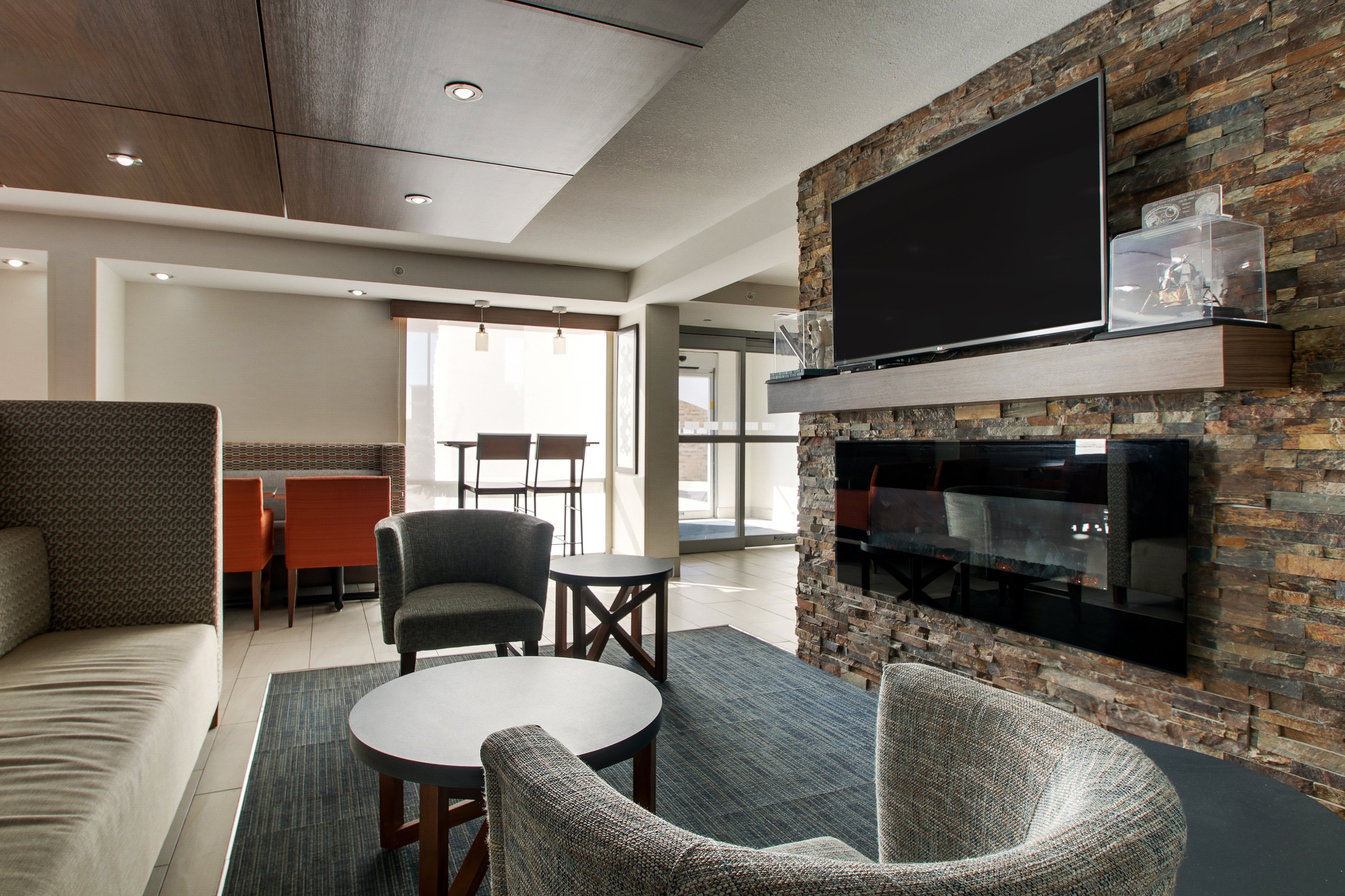 Holiday Inn Express Suites Wapakoneta 44/57