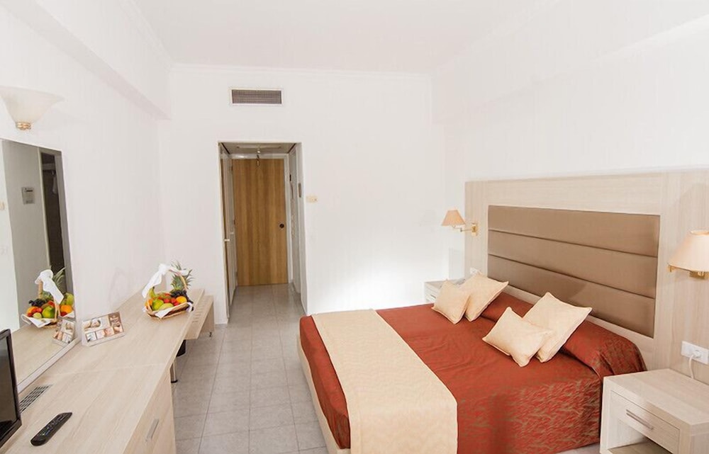 Belair Beach Hotel 23/50