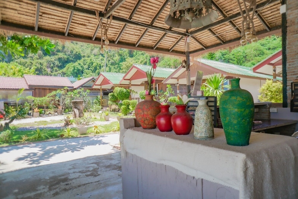 Phi Phi Nice Beach Resort 8/50