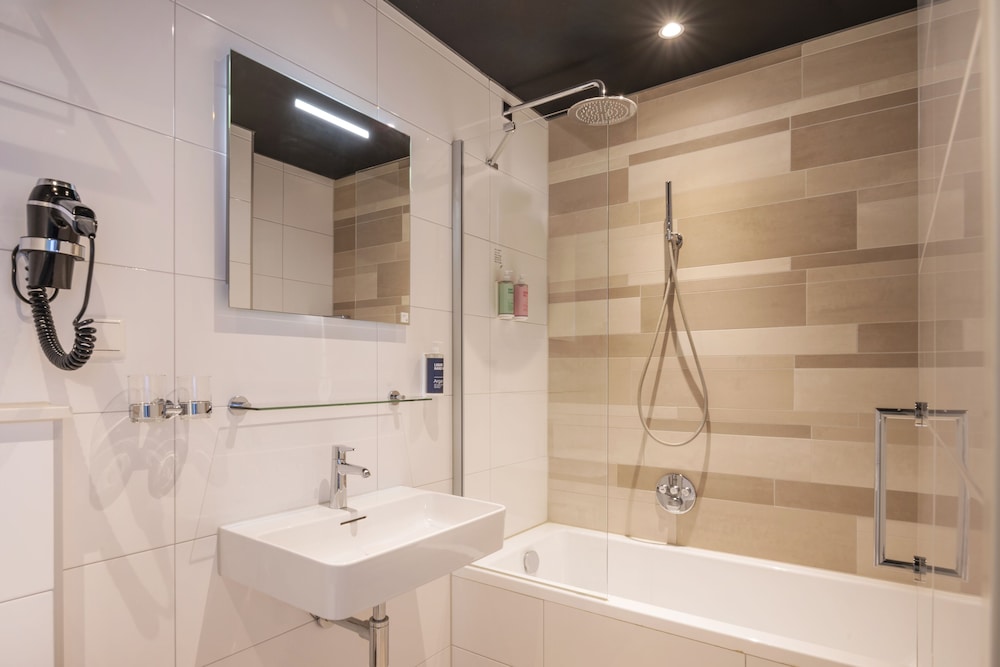 Superior, Double Bed, Balcony 7/7