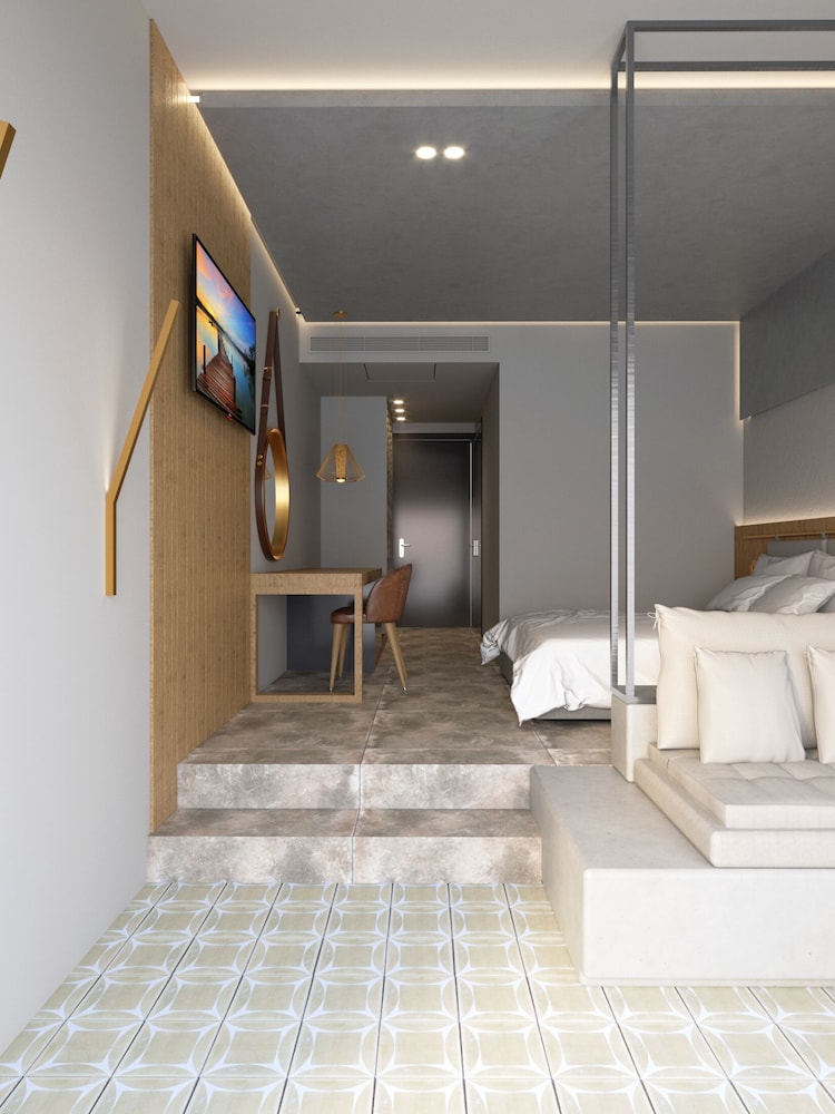 Colonides Beach Hotel 12/74
