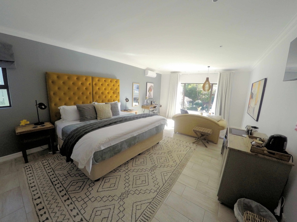 EXECUTIVE, KING BED