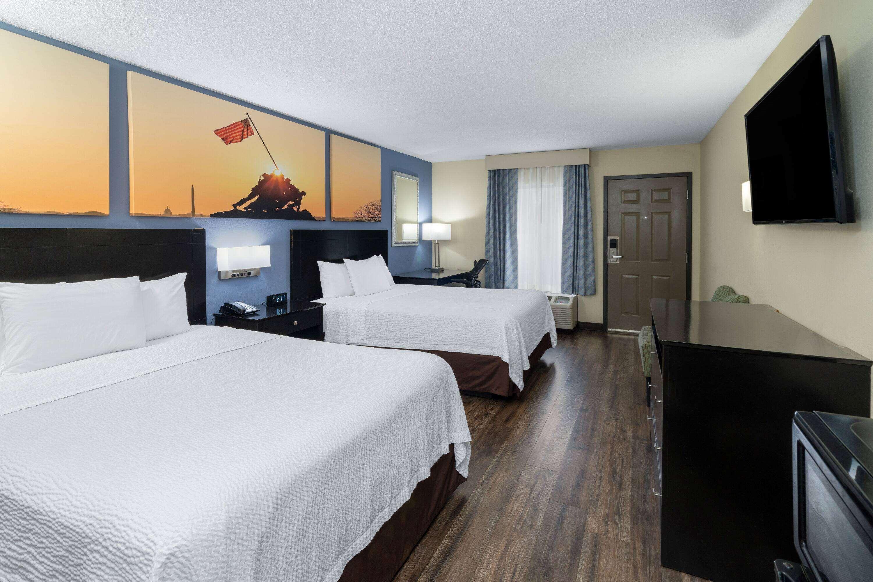 غرفة بسريرين كوين للمدخنين، Days Inn By Wyndham Clarksville North 2/2