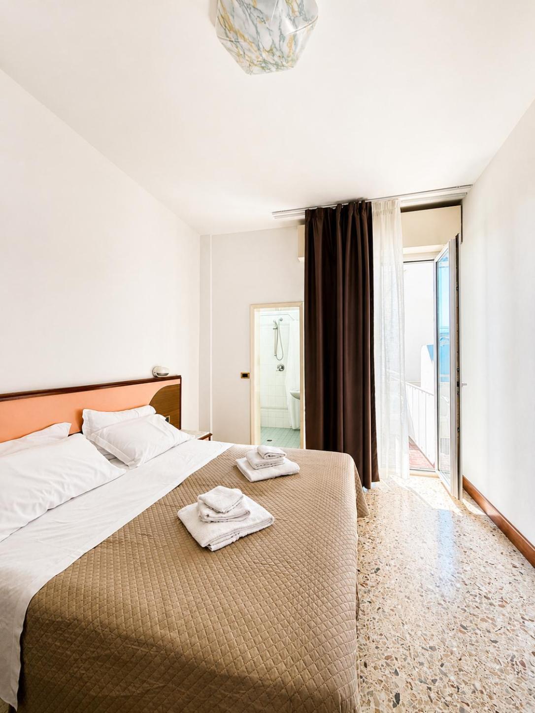 Room, Double or Twin Bed, Side Sea View