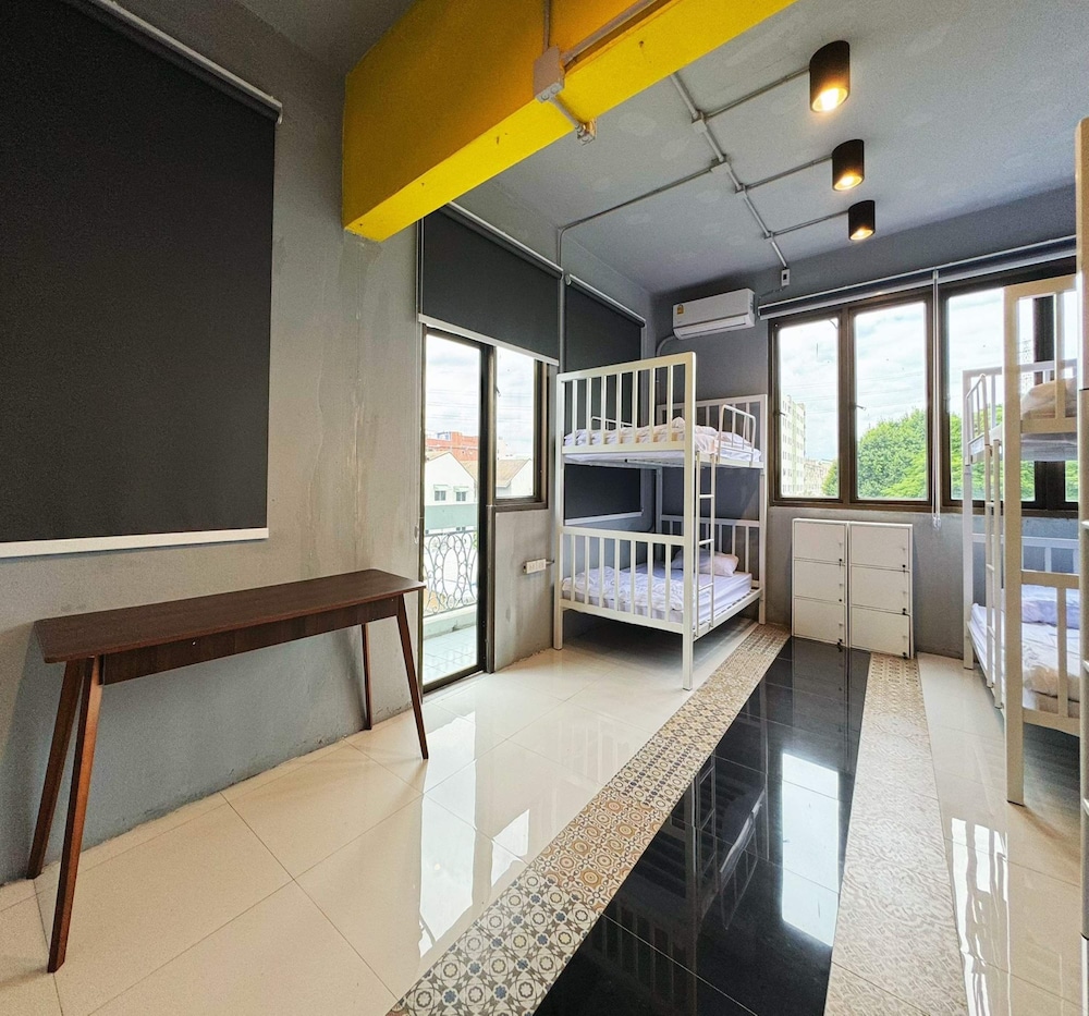 OYO 75465 Lucky Hostel (Huai Khwang) 23/30