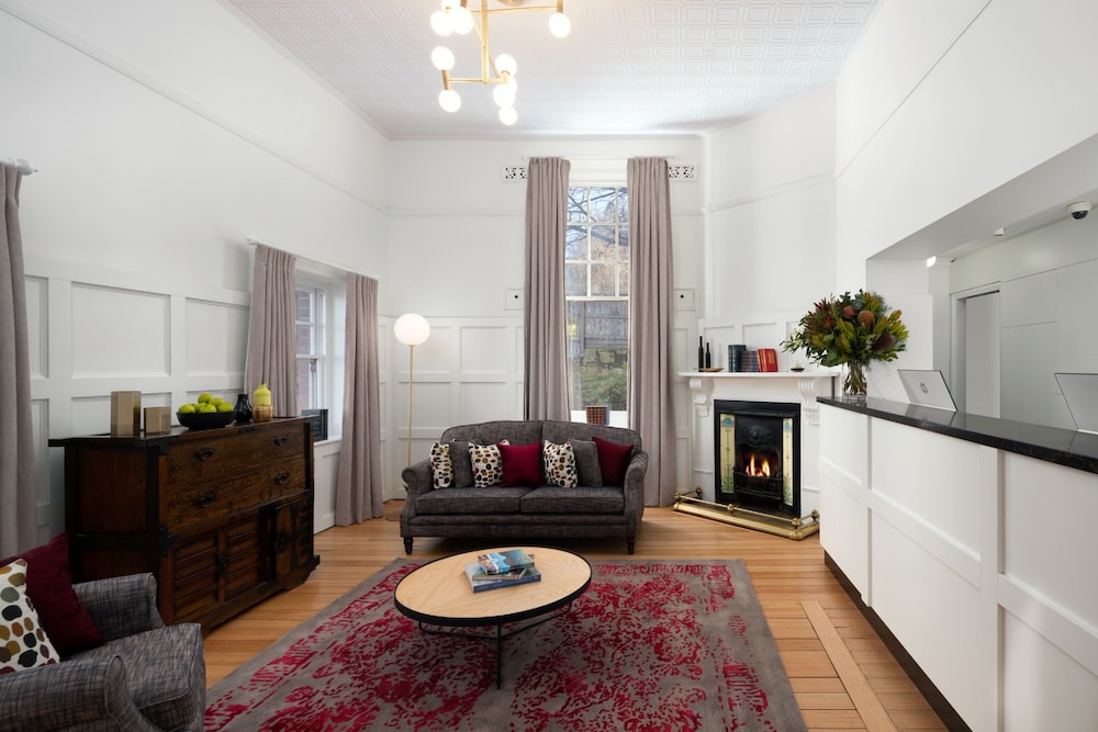 RYDGES HOBART 50/67