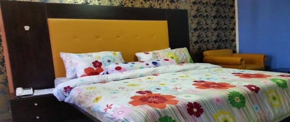 Paris Suites 28/64
