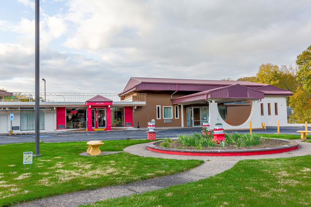 Americas Best Value Inn Moline 37/41