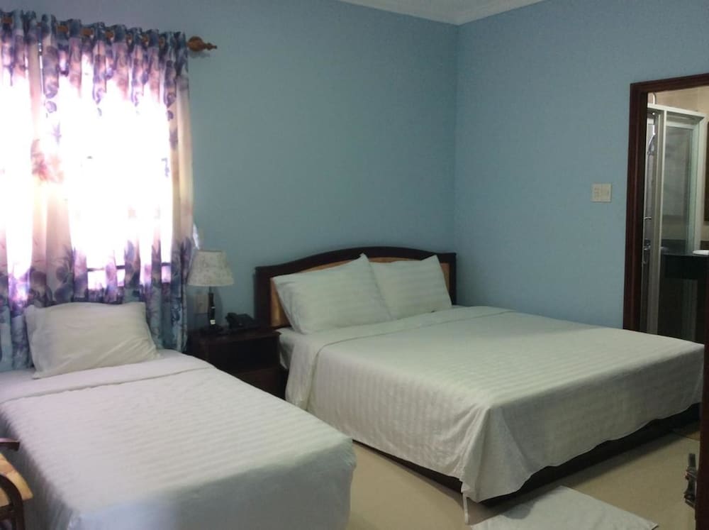 ROOM, TRIPLE