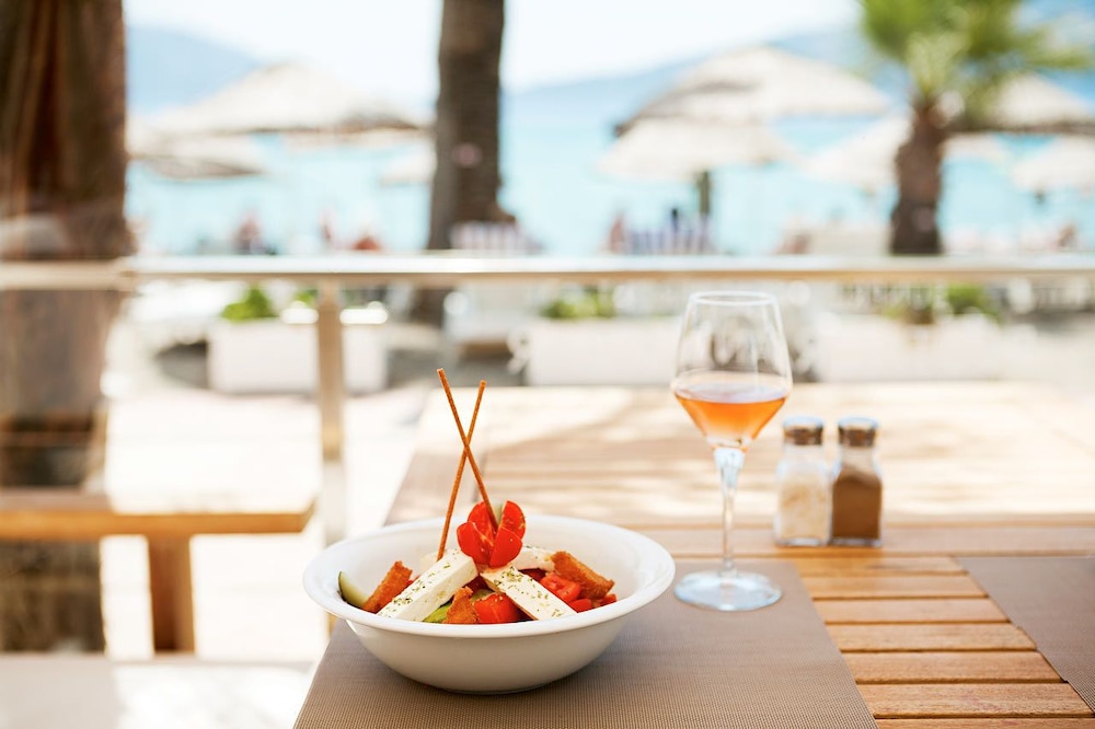 The Beachfront Hotel - Adults Only +16 28/49