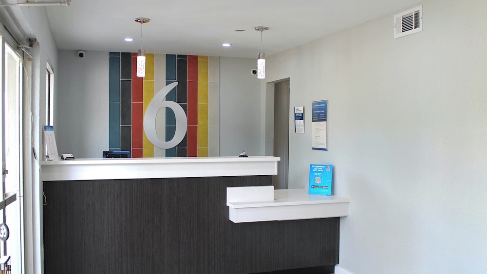 Motel6 Mccomb Ms 18/56