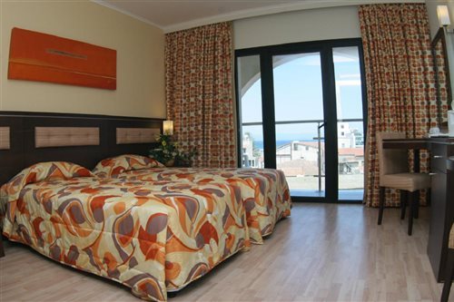 ROOM, SINGLE