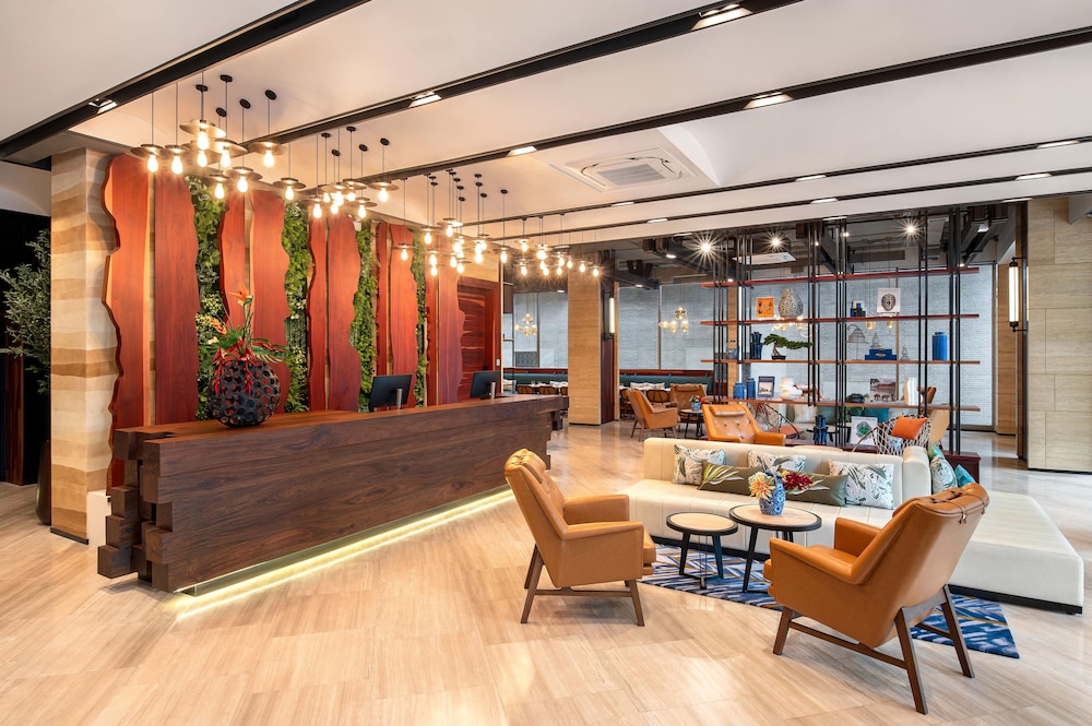 Mercure Bangkok Surawong 13/64