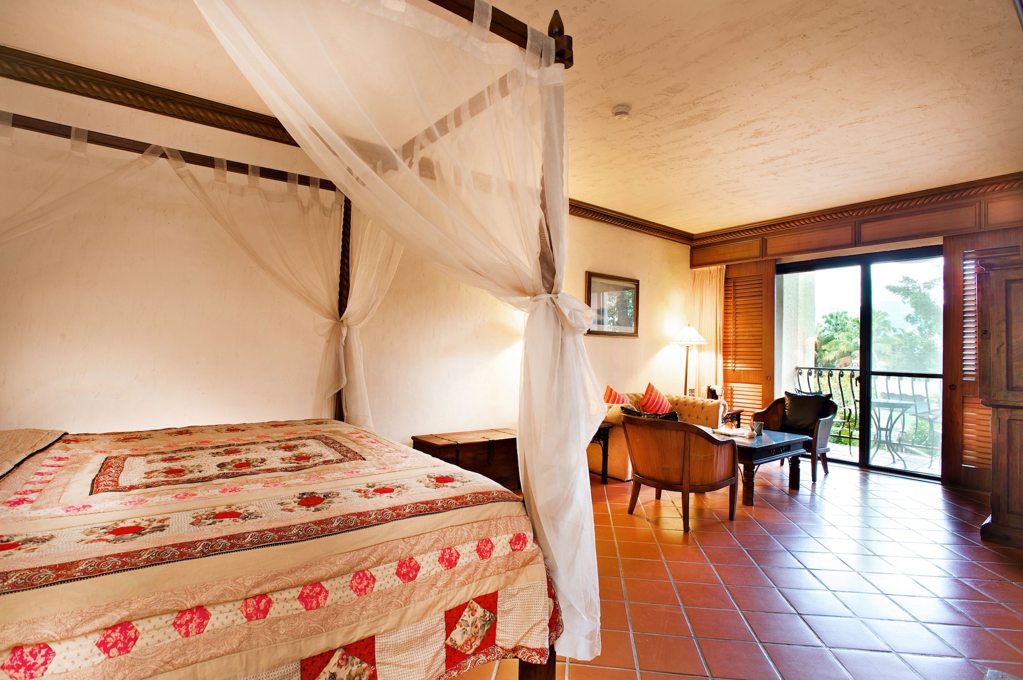 HONEYMOON, QUEEN BED