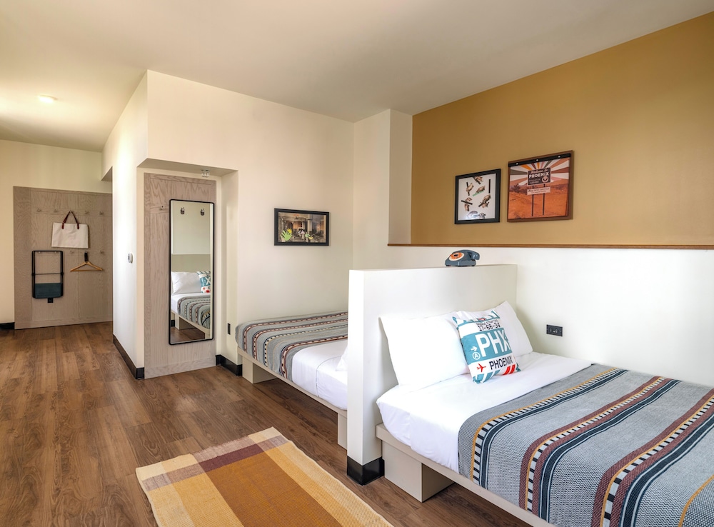 Room at Moxy Phoenix Downtown, PHOENIX - AZ