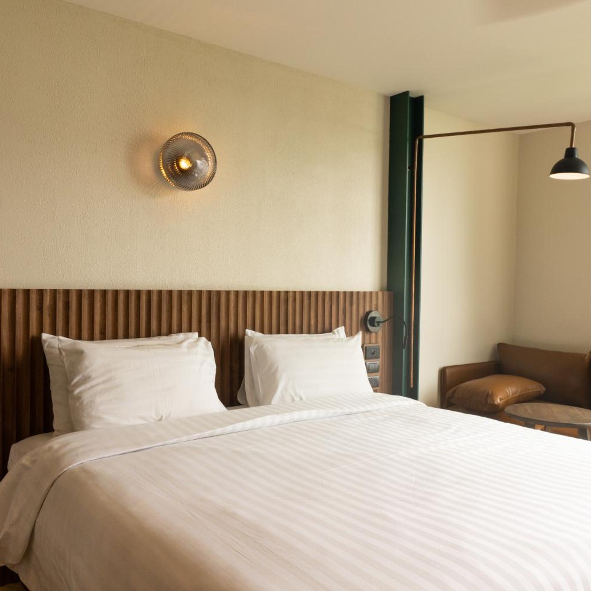 Studio, King Bed
