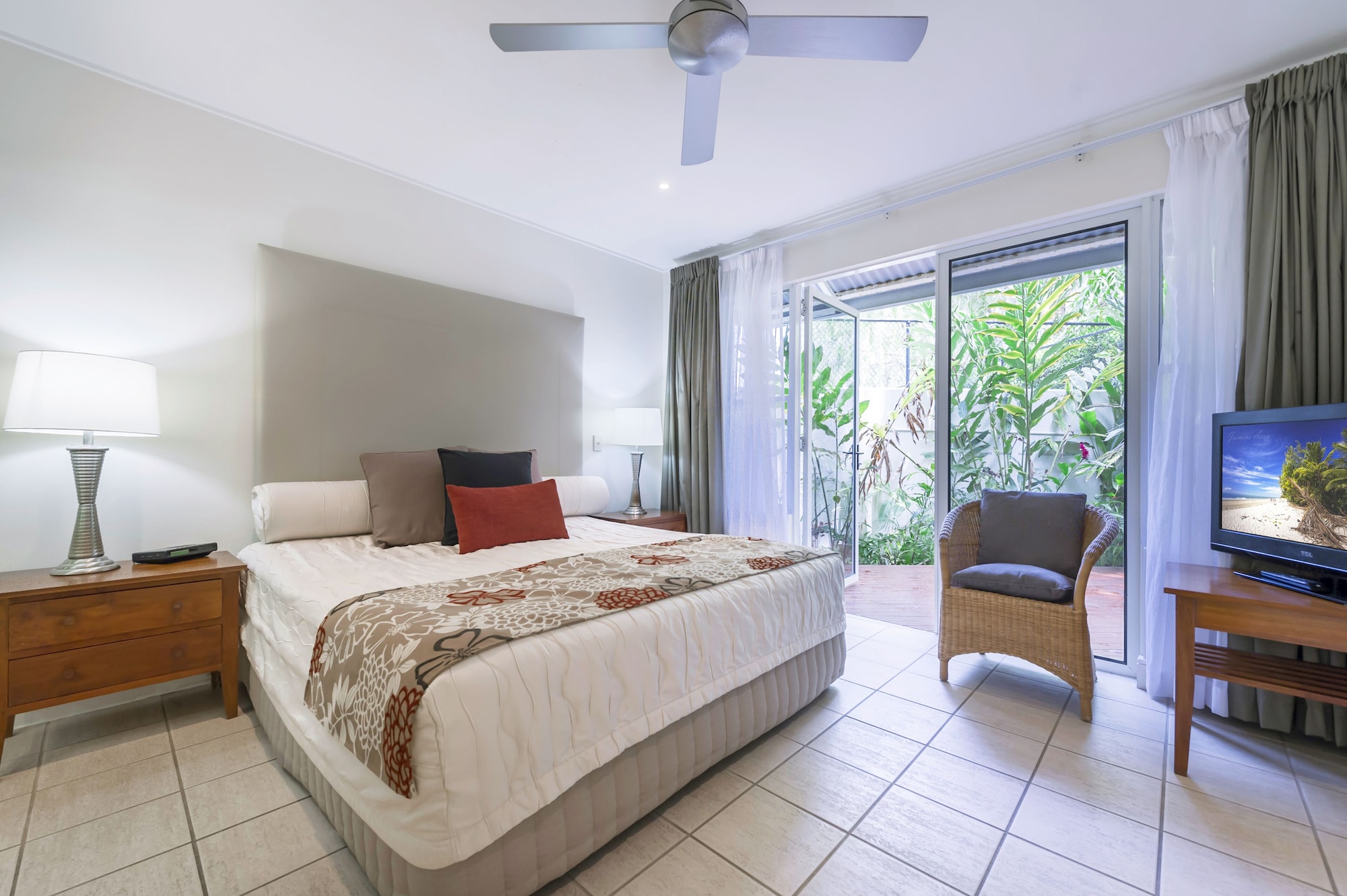 3 BEDROOMS, APARTMENT