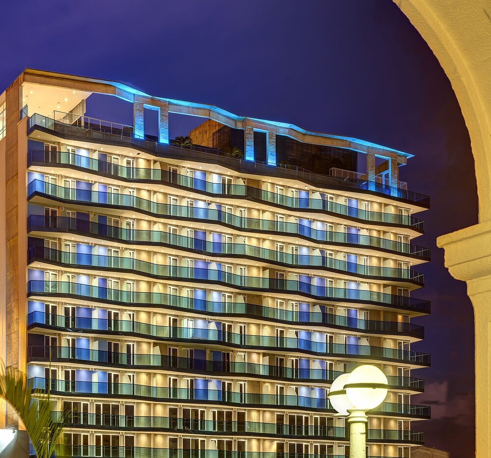 Cosmos Pacífico Hotel 8/65