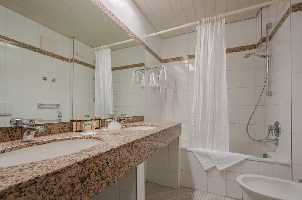 UNGER HOTEL 14/61