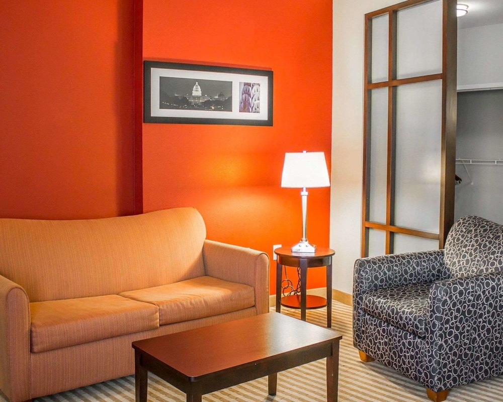 Comfort Suites Columbus East Broad 32/48