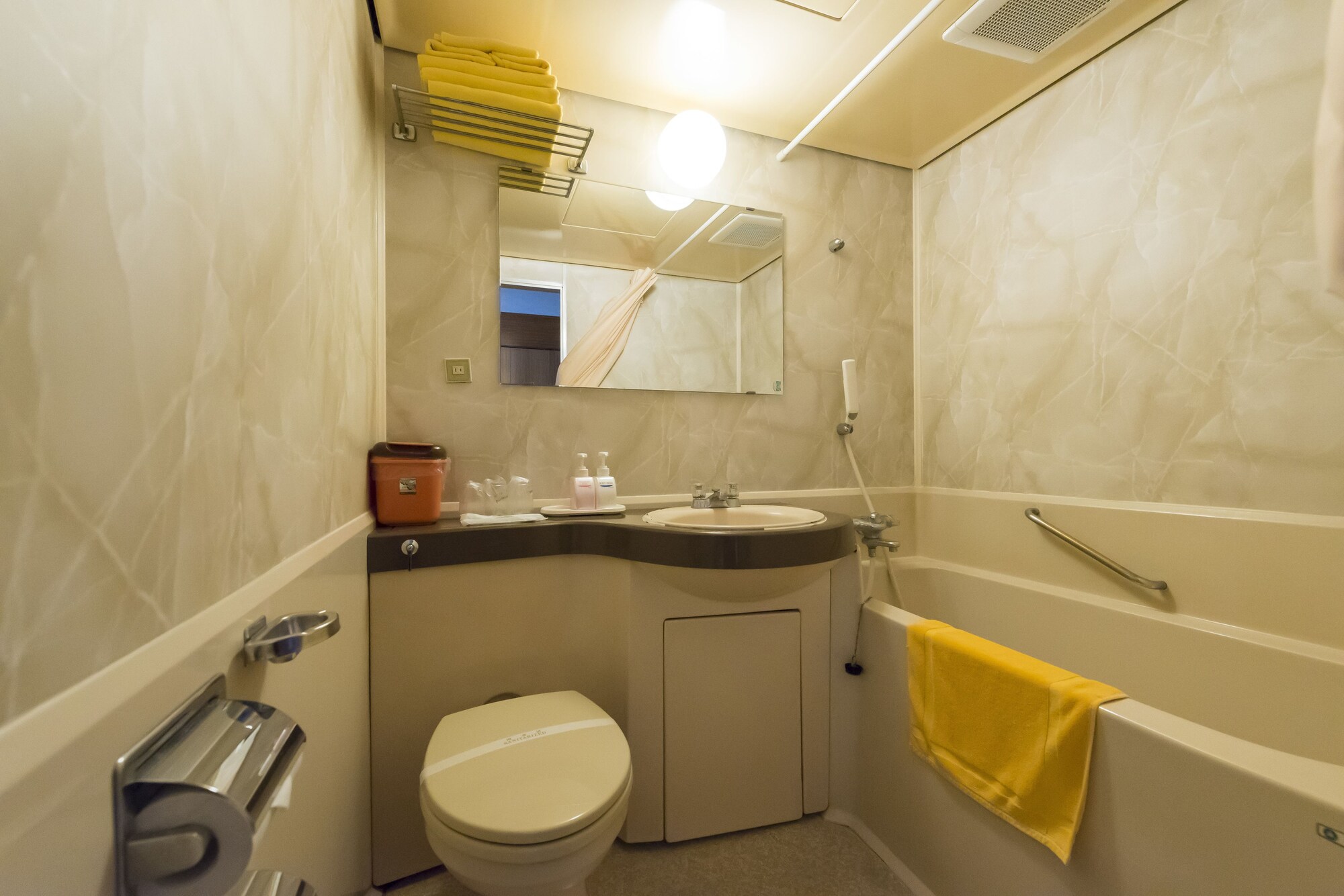 غرفة أساسية رباعية بأربعة أسرّة، Oka Hotel 4/5