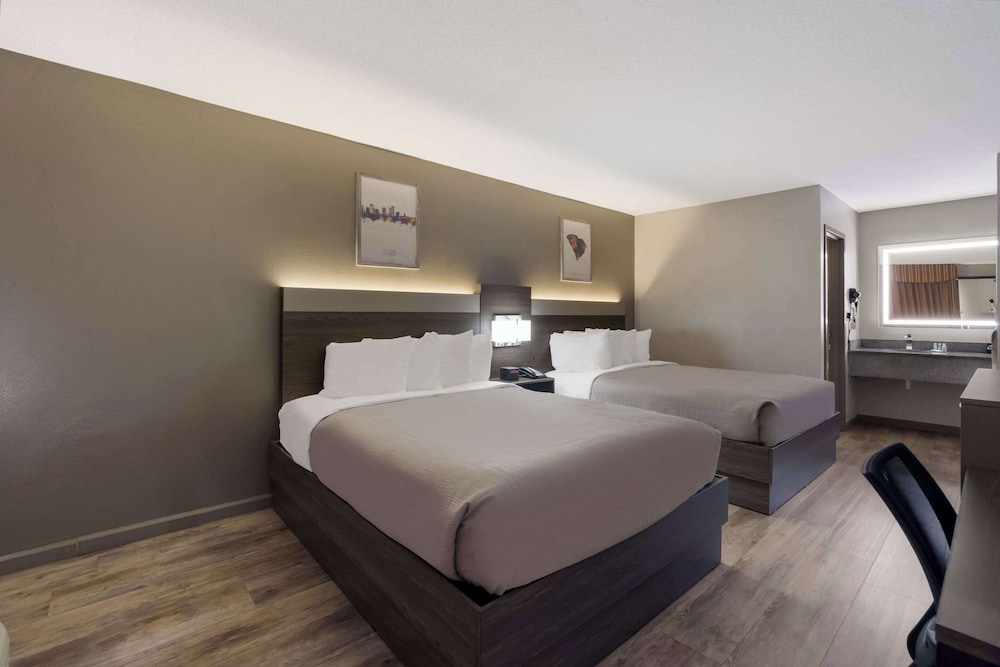 غرفة قياسية بسريرين مزدوجين، Quality Inn Fort Jackson 5/6