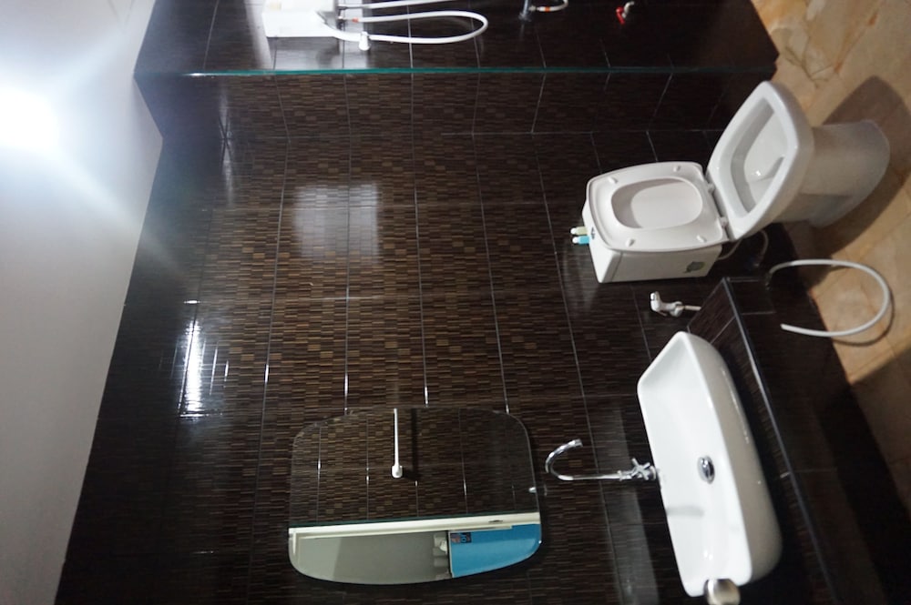 R2 Apartment Service 47/50
