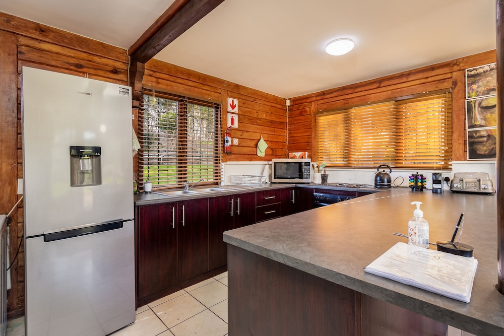The Log Cabin 7/50