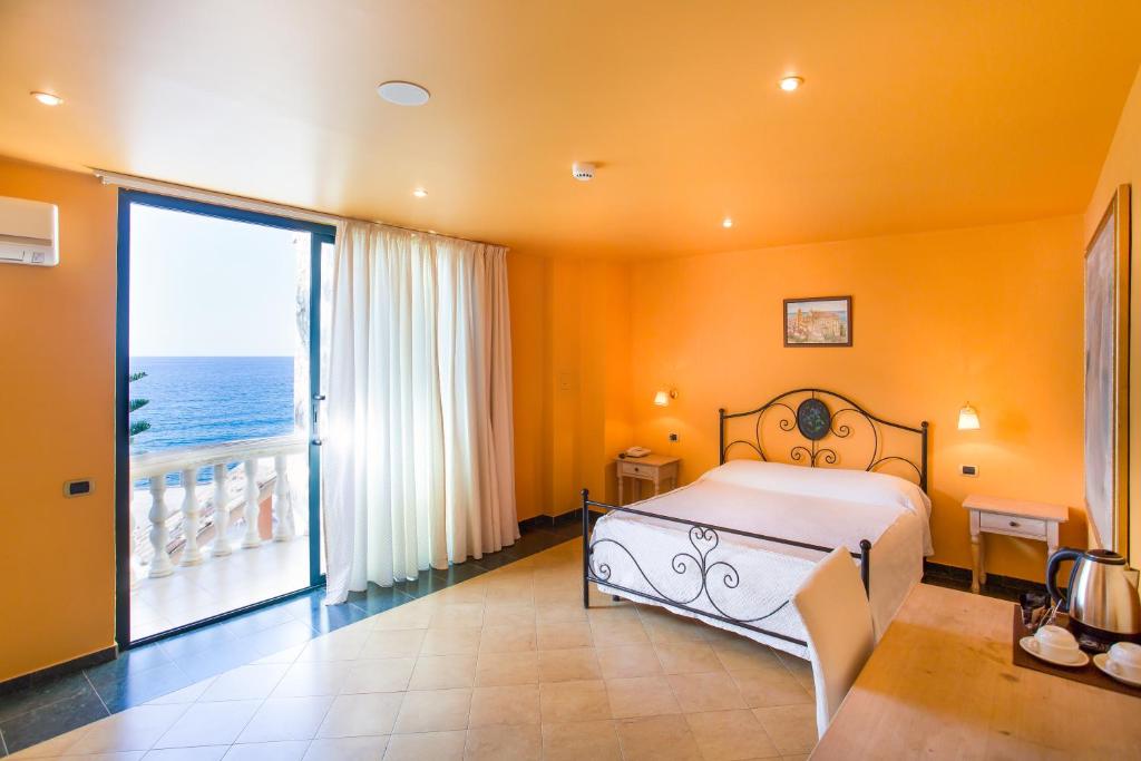 Suite, Pool Front, Sea View, Balcony
