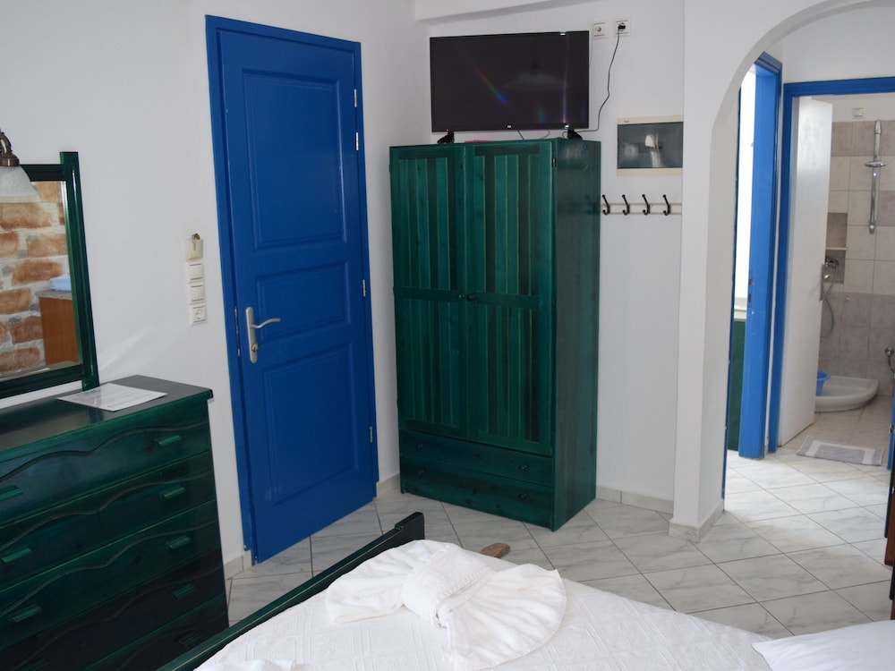 Stella Naxos Island 18/50