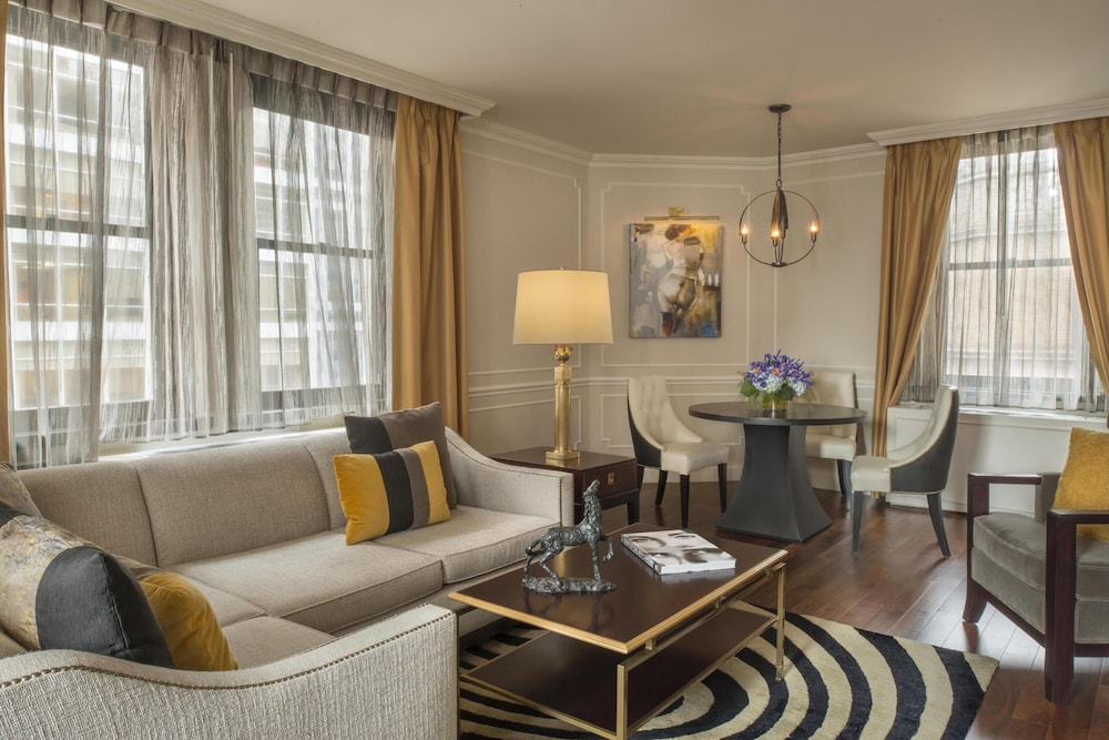 Warwick Hotel New York 39/61