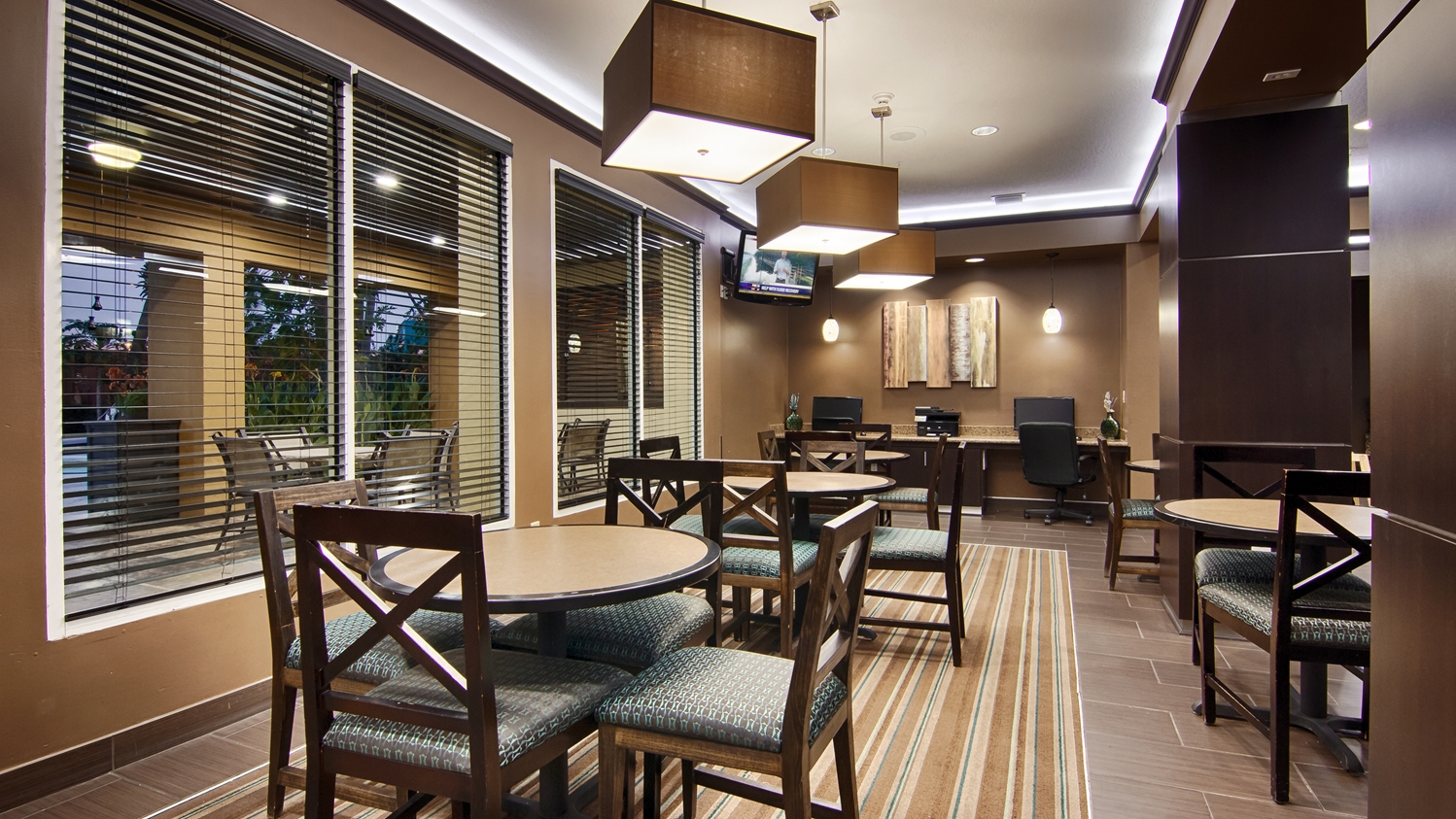 Best Western Plus Seawall Inn and Suites By The Beach 16/24