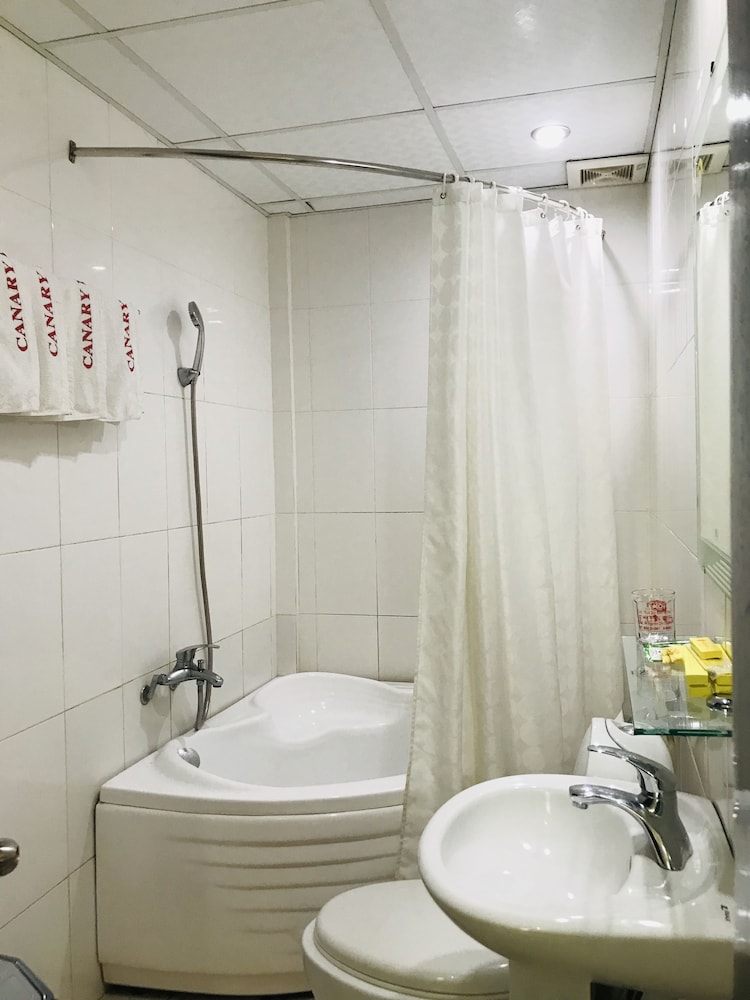 Canary Hotel 50/50