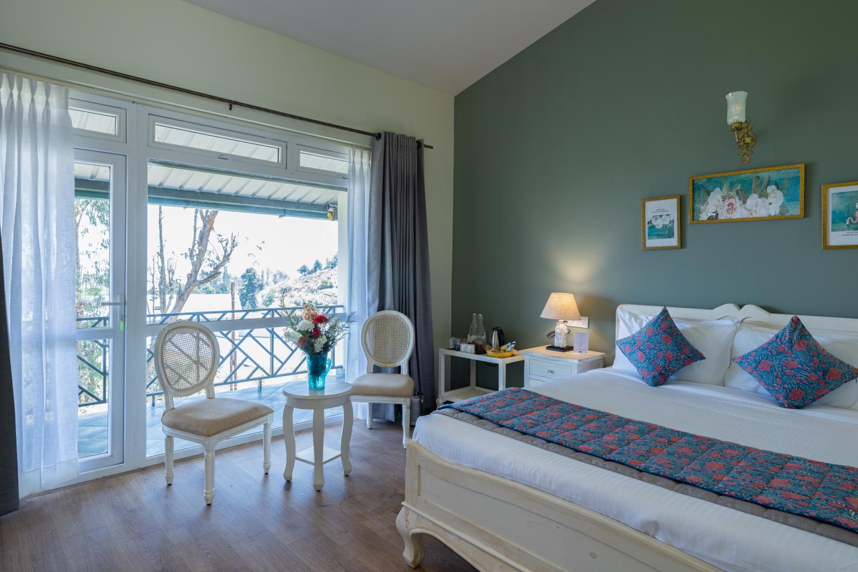 Room, Queen Bed, with View