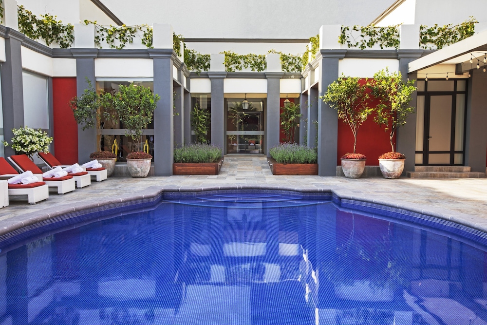 swimming pool spa