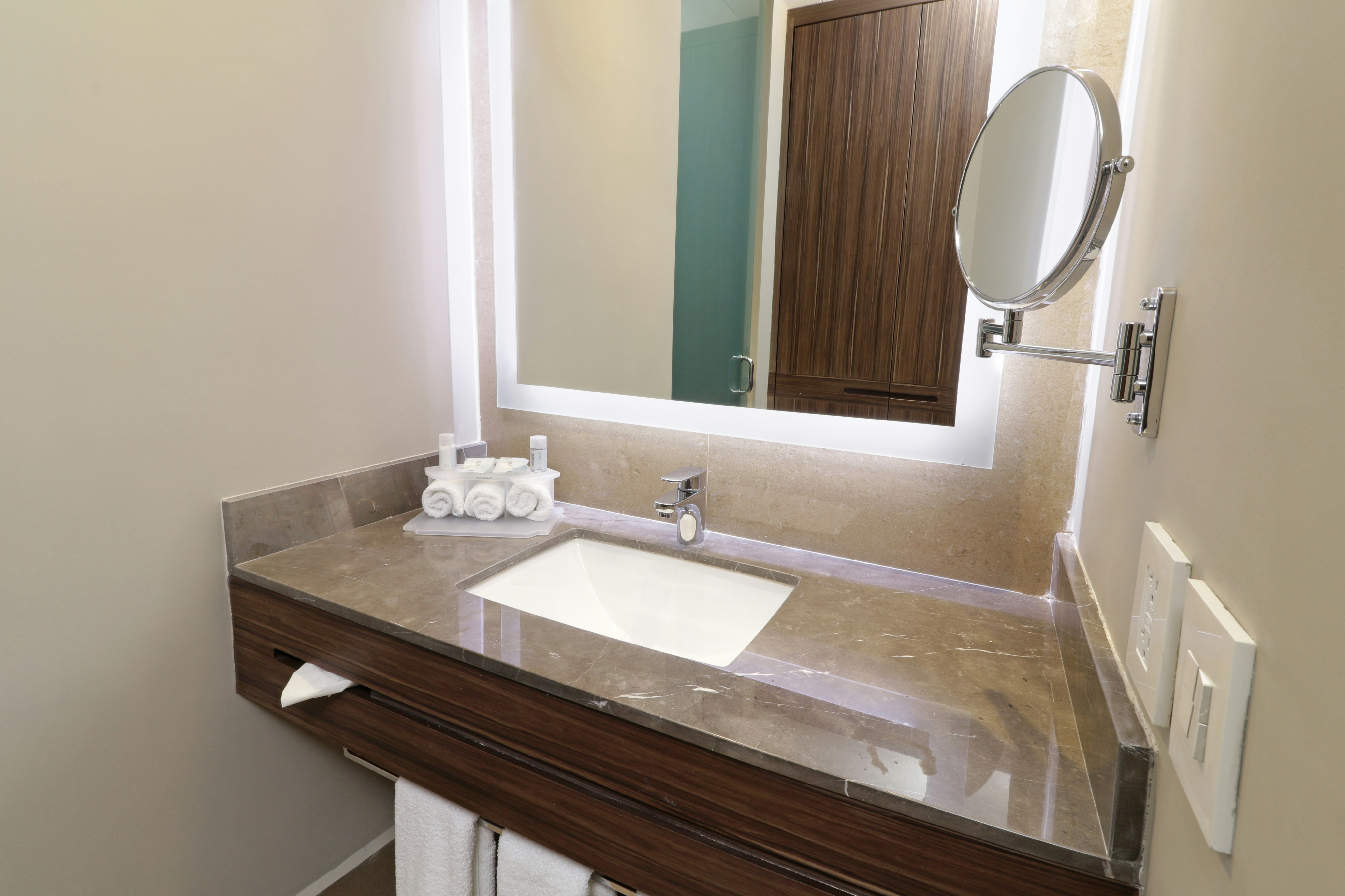 Holiday Inn Express Suites Monterrey Valle 73/74
