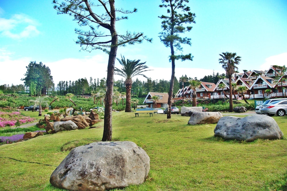Jeju Jungmun Log Pension Resort 40/50